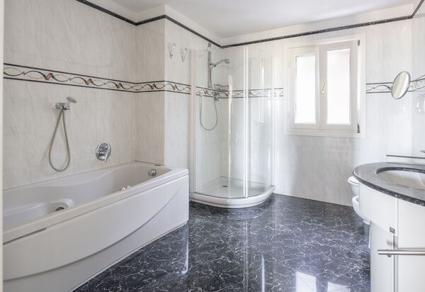 Villa Caroline, Private Pool and Seaview: Autumn, Bathroom, Spring, Summer