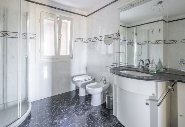 Villa Caroline, Private Pool and Seaview: Autumn, Bathroom, Spring, Summer