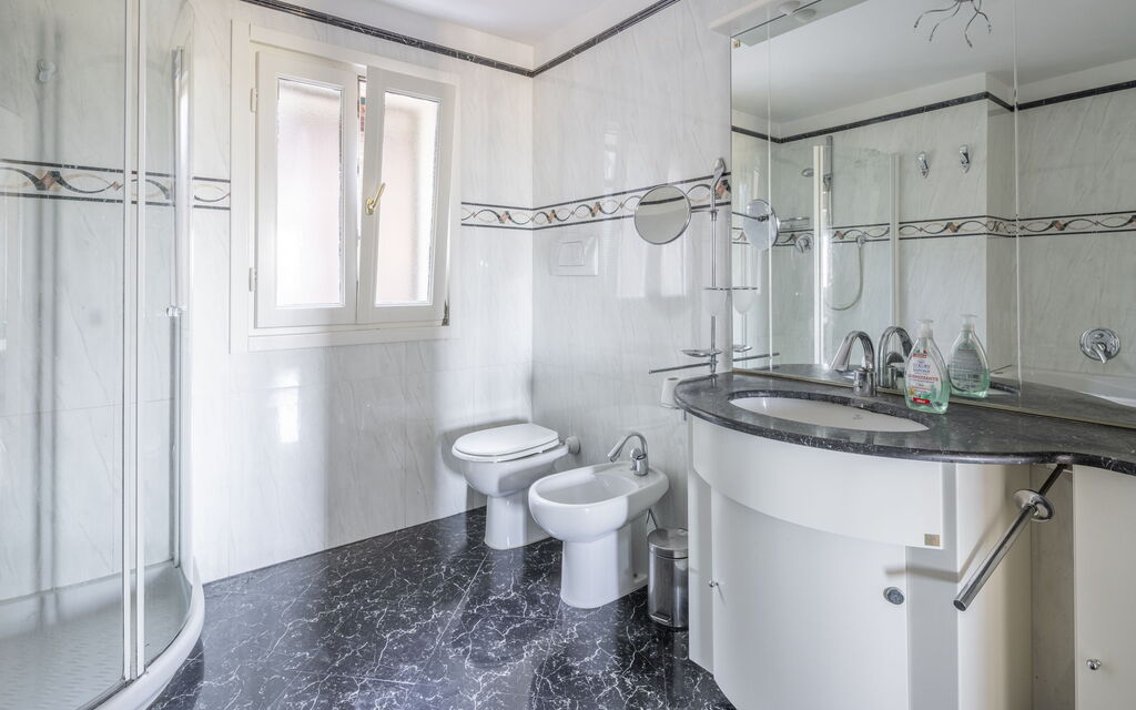 Villa Caroline, Private Pool and Seaview: Autumn, Bathroom, Spring, Summer