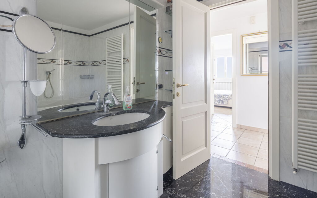 Villa Caroline, Private Pool and Seaview: Autumn, Bathroom, Spring, Summer