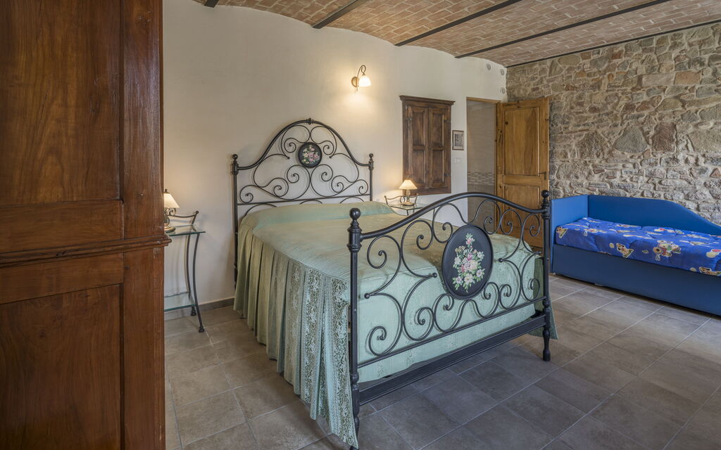 Arpusè - Ca' Fredo Apartment with Pool: Autumn, Bedroom, Spring, Summer