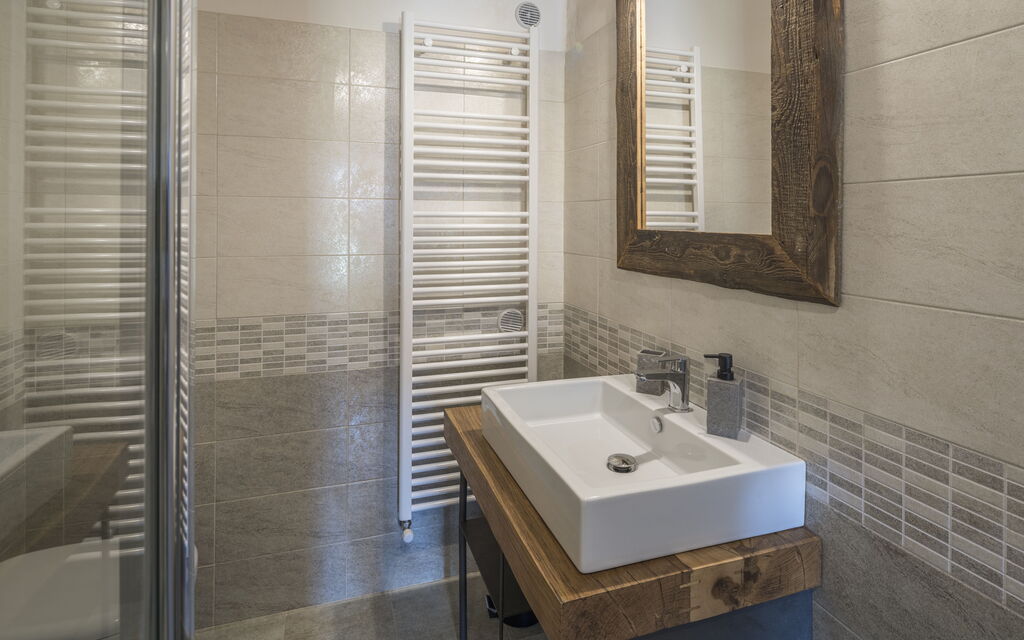 Arpusè - Ca' Fredo Apartment with Pool: Autumn, Bathroom, Spring, Summer