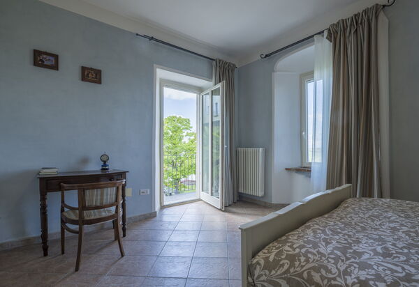 Arpusè - Ca' Renato Grane' Apartment with Pool: Autunno, Camera da letto, Estate, Primavera