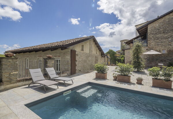 Arpusè - Ca' Renato Grane' Apartment with Pool: Autunno, Estate, Piscina, Primavera