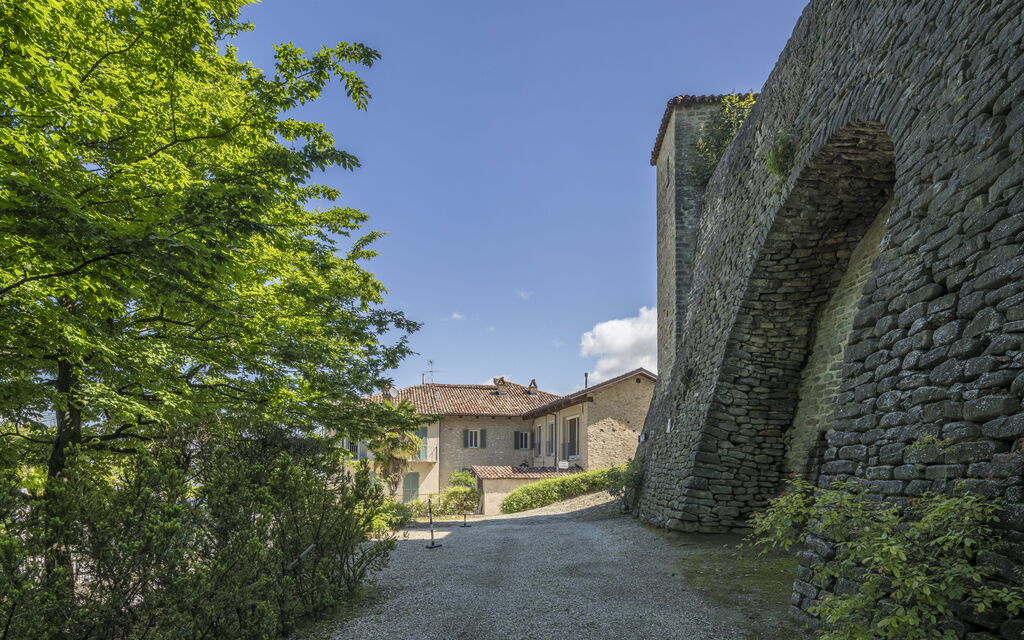Arpusè - Ca' Renato Grane' Apartment with Pool: Autumn, Building Exterior, Spring, Summer