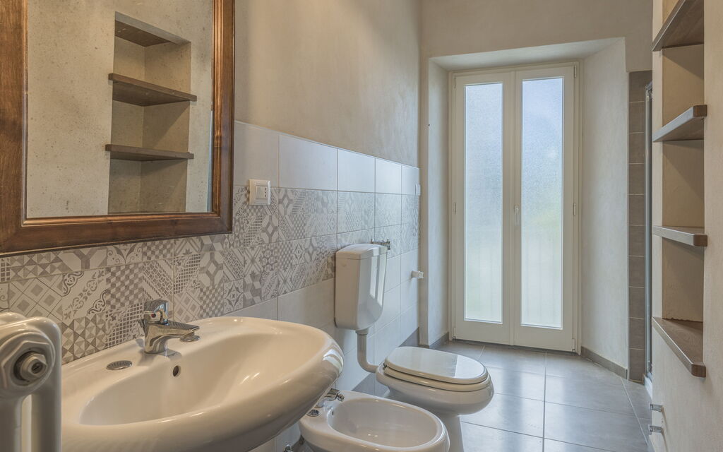 Arpusè - Ca' Renato Grane' Apartment with Pool: Autumn, Bathroom, Spring, Summer