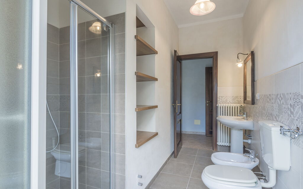 Arpusè - Ca' Renato Grane' Apartment with Pool: Autumn, Bathroom, Spring, Summer