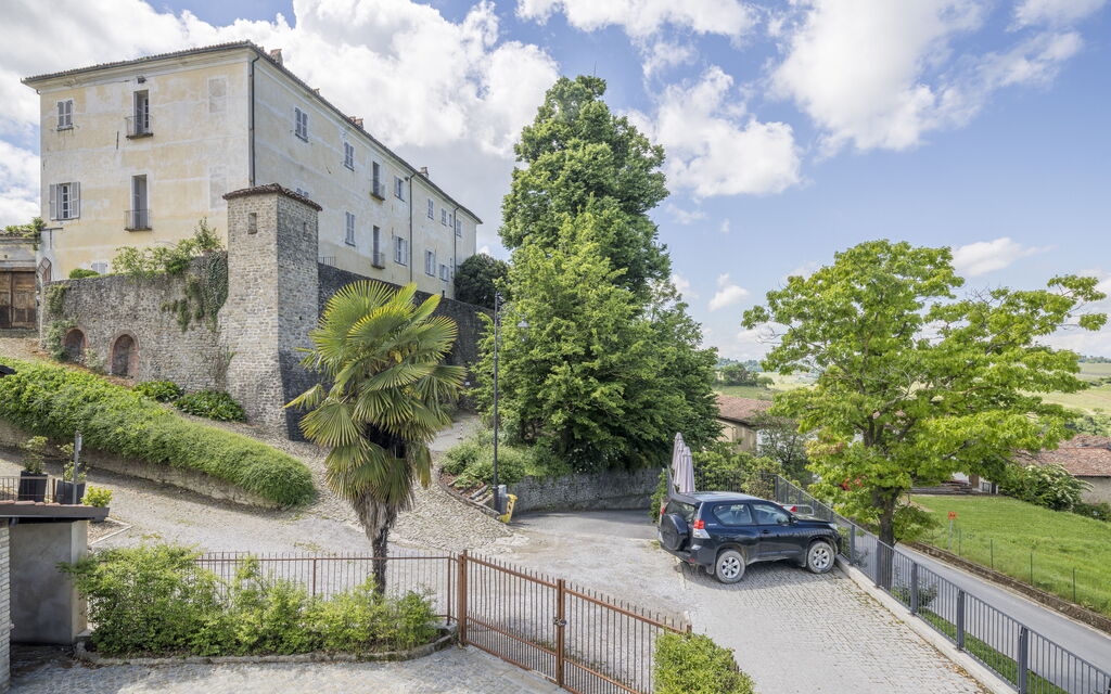 Arpusè - Ca' Renato Grane' Apartment with Pool: Autumn, Building Exterior, Spring, Summer