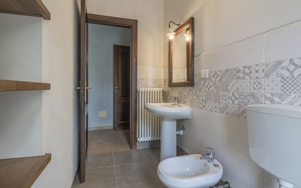 Arpusè - Ca' Renato Grane' Apartment with Pool: Autumn, Bathroom, Spring, Summer