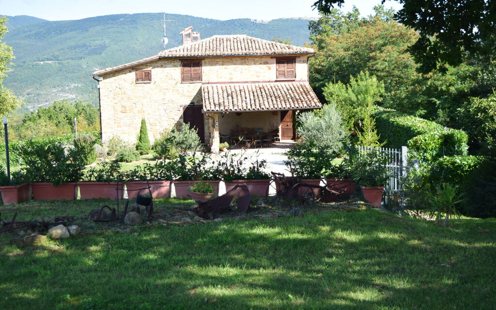 Villa Nasca Countryside and Pool: Autumn, Building Exterior, Spring, Summer