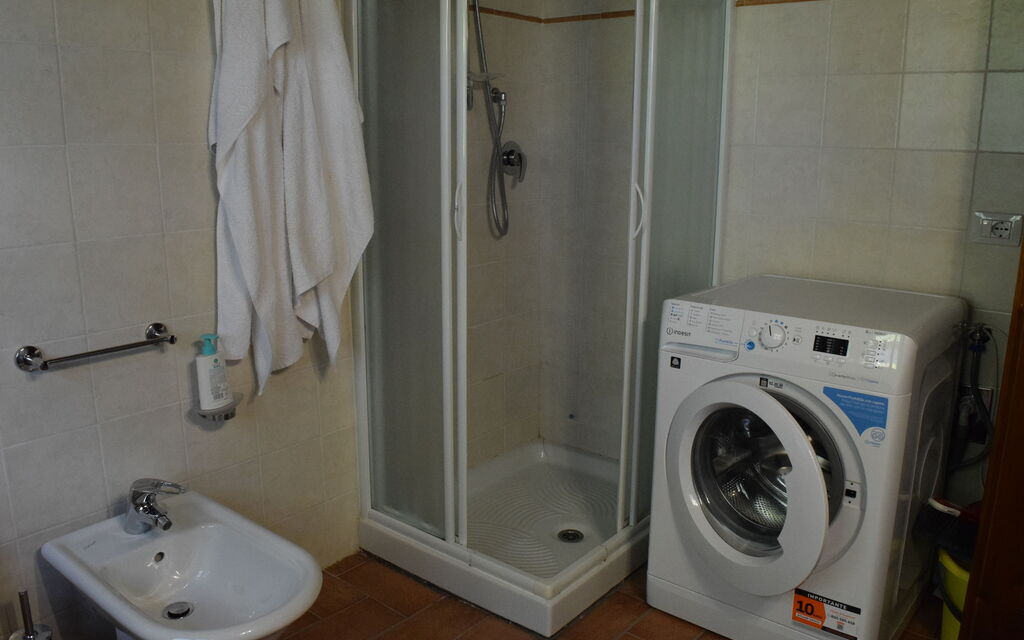 Villa Nasca Countryside and Pool: Autumn, Bathroom, Spring, Summer