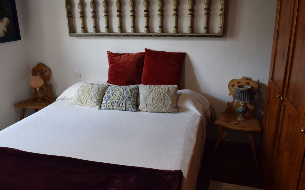 Villa Nasca Countryside and Pool: Autumn, Bedroom, Spring, Summer