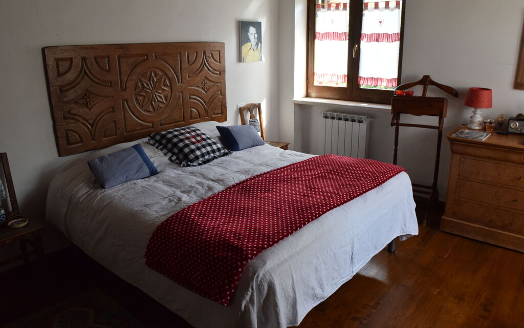 Villa Nasca Countryside and Pool: Autumn, Bedroom, Spring, Summer