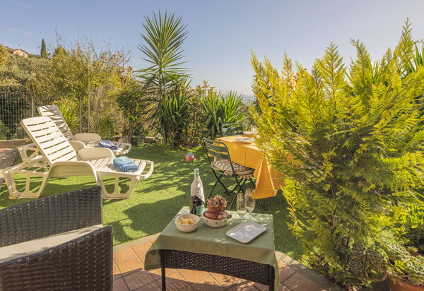 Casa di Bruna Seaview, Albenga: Autumn, Garden, Spring, Summer