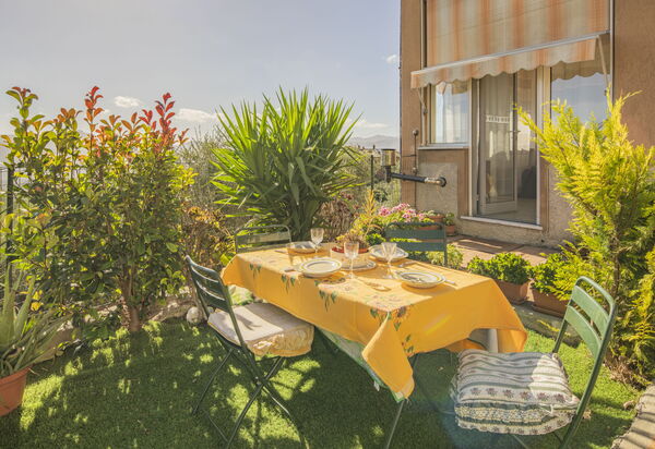 Casa di Bruna Seaview, Albenga: Autumn, Garden, Spring, Summer