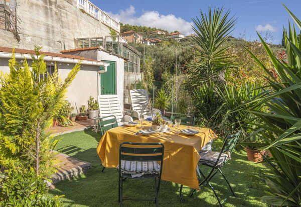 Casa di Bruna Seaview, Albenga: Autumn, Garden, Spring, Summer