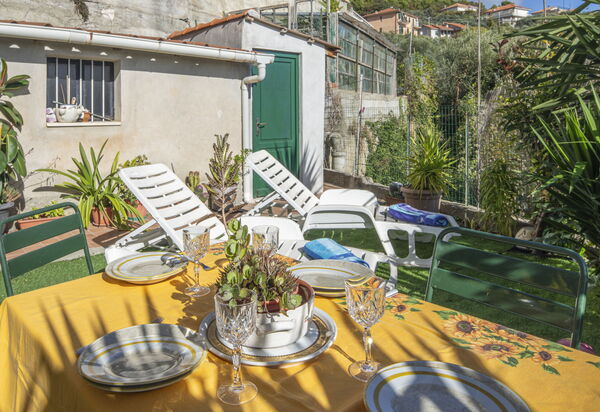 Casa di Bruna Seaview, Albenga: Autumn, Garden, Spring, Summer