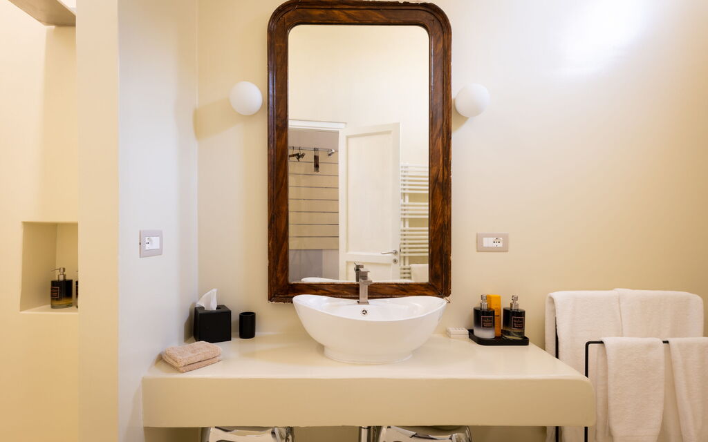 Casa Corte - Palazzo Villani Lubelli: Autumn, Bathroom, Spring, Summer