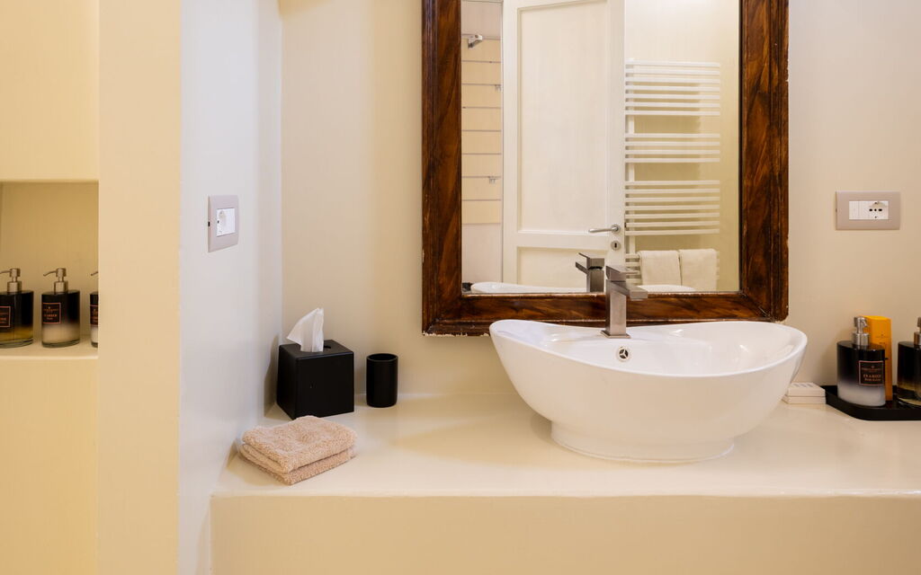 Casa Corte - Palazzo Villani Lubelli: Autumn, Bathroom, Spring, Summer