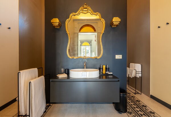 Royal Apartment - Palazzo Villani Lubelli: Autunno, Bagno, Estate, Primavera