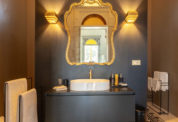 Royal Apartment - Palazzo Villani Lubelli: Autunno, Bagno, Estate, Primavera