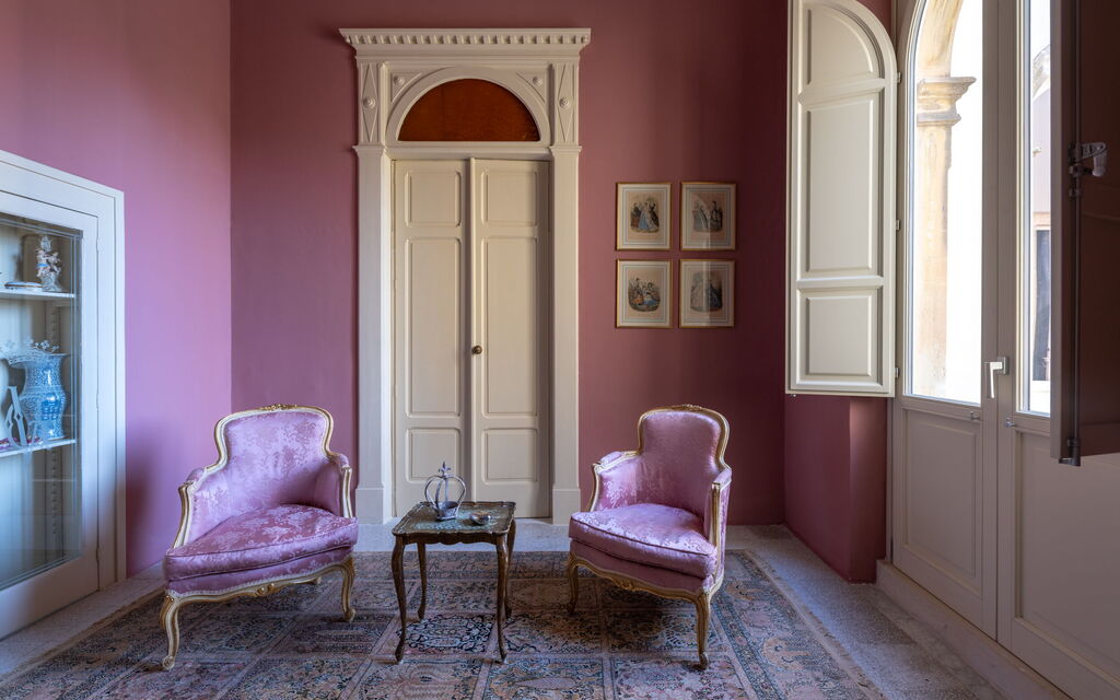 Royal Apartment - Palazzo Villani Lubelli: Autumn, Living Room, Spring, Summer