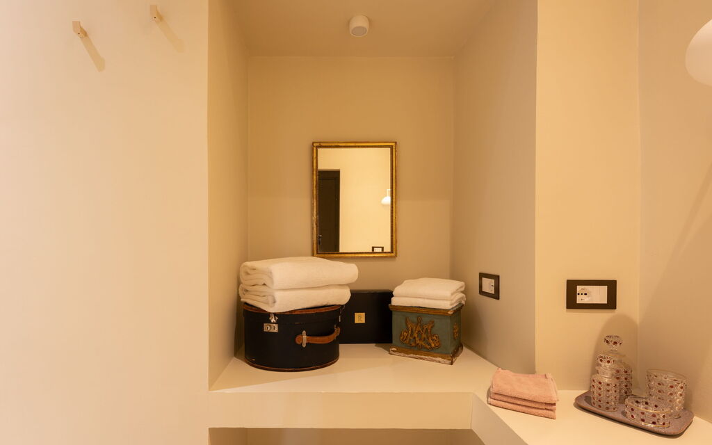 Royal Apartment - Palazzo Villani Lubelli: Autumn, Bedroom, Spring, Summer