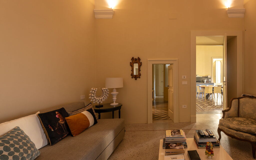 Royal Apartment - Palazzo Villani Lubelli: Autumn, Living Room, Spring, Summer