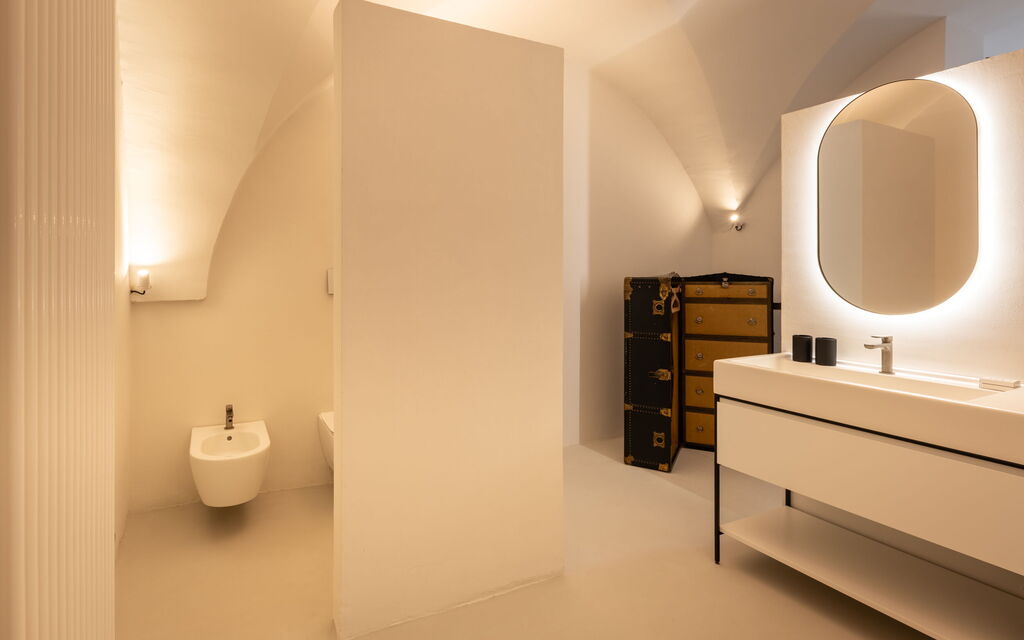 Garden Apartment - Palazzo Villani Lubelli: Autumn, Bathroom, Spring, Summer