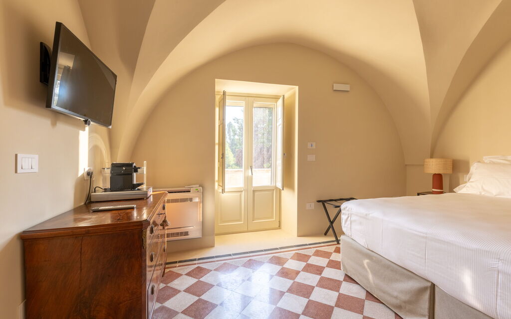 Garden Apartment - Palazzo Villani Lubelli: Autumn, Bathroom, Bedroom, Spring, Summer