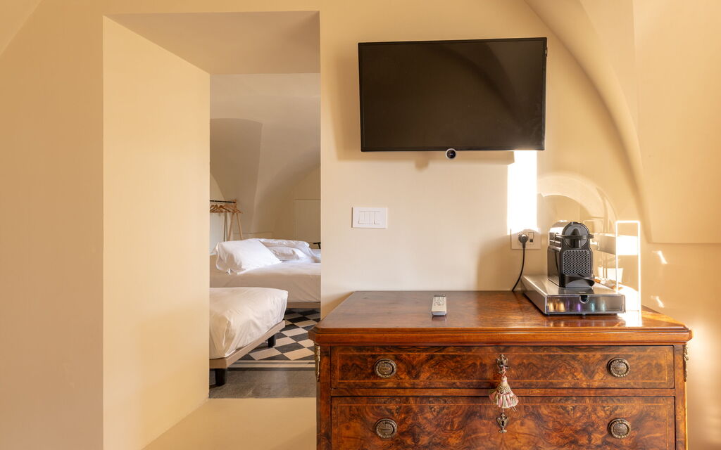 Garden Apartment - Palazzo Villani Lubelli: Autumn, Bedroom, Spring, Summer