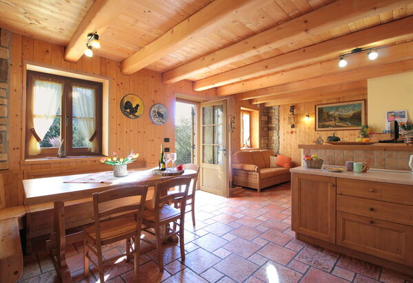 Chalet Genzianella: Autumn, Kitchen, Spring, Summer
