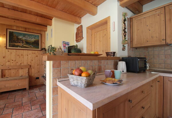 Chalet Genzianella: Autumn, Kitchen, Spring, Summer