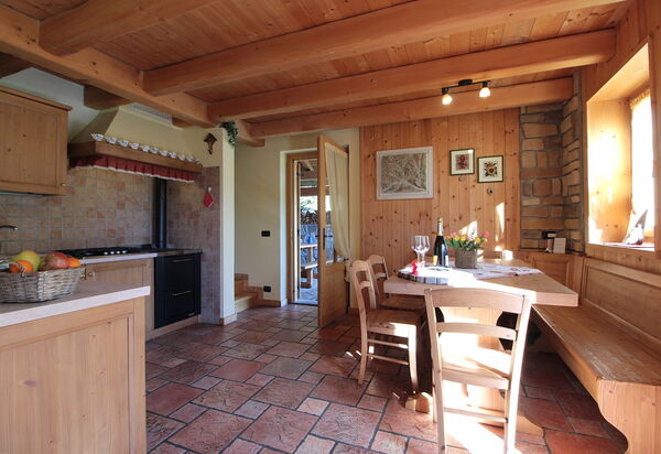 Chalet Genzianella: Autumn, Kitchen, Spring, Summer