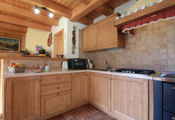 Chalet Genzianella: Autumn, Kitchen, Spring, Summer