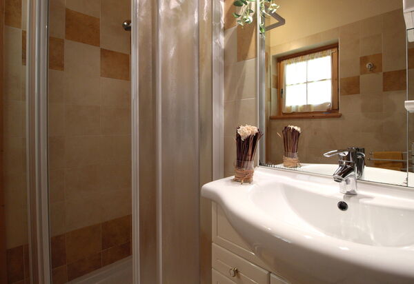 Chalet Genzianella: Autumn, Bathroom, Spring, Summer