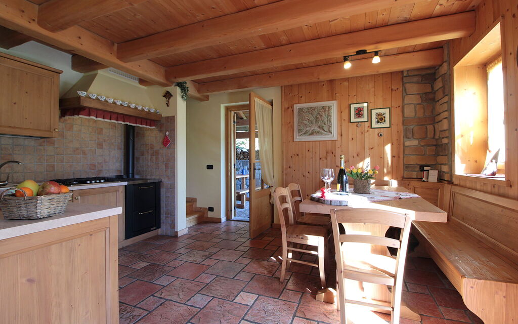 Chalet Genzianella: Autumn, Kitchen, Spring, Summer
