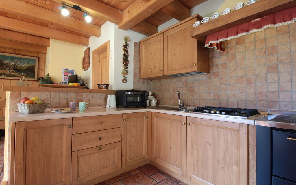 Chalet Genzianella: Autumn, Kitchen, Spring, Summer