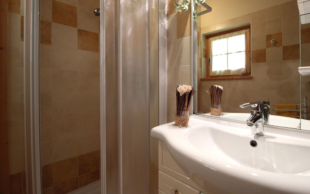 Chalet Genzianella: Autumn, Bathroom, Spring, Summer