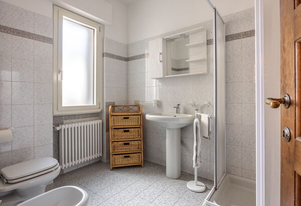 Il Ferrone Apartment with Garden - Greve in Chianti: Autumn, Bathroom, Spring, Summer