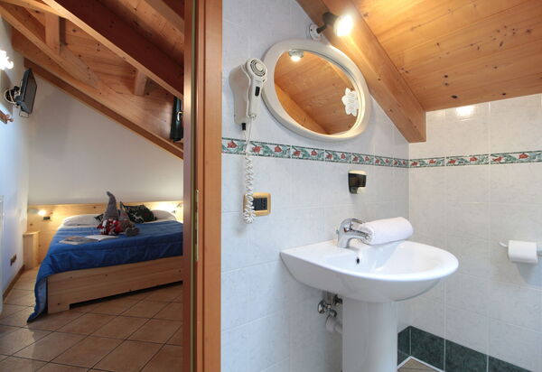 Baita Pranolz: Autumn, Bathroom, Spring, Summer