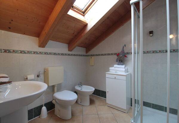 Baita Pranolz: Autumn, Bathroom, Spring, Summer