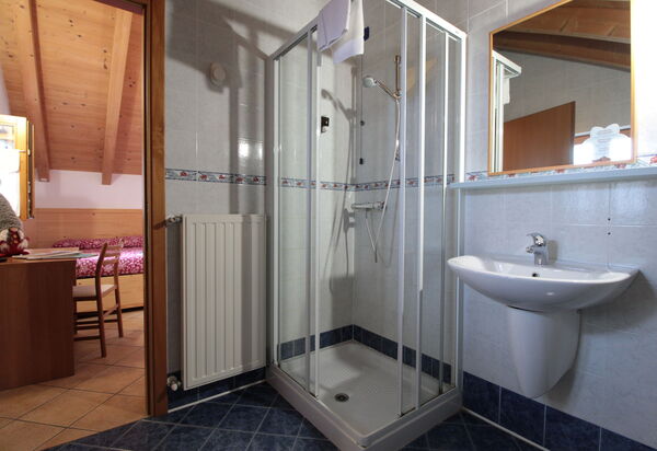 Baita Pranolz: Autumn, Bathroom, Spring, Summer