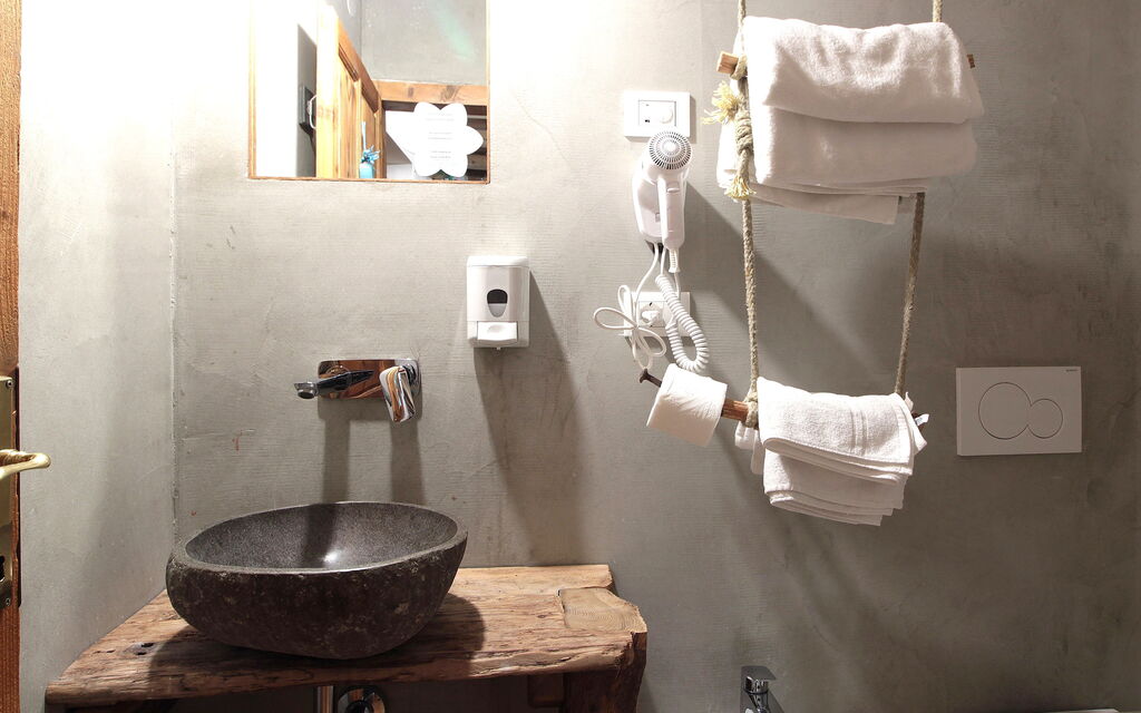 Baita Pranolz: Autumn, Bathroom, Spring, Summer