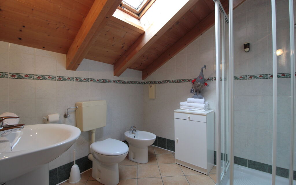 Baita Pranolz: Autumn, Bathroom, Spring, Summer