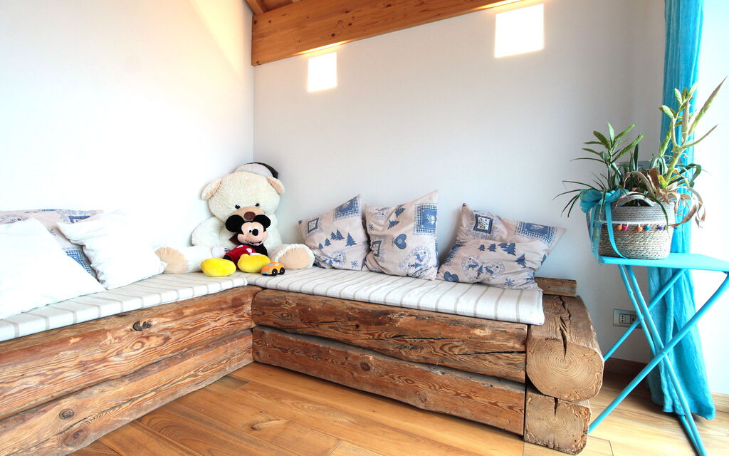 Baita Pranolz: Autumn, Living Room, Spring, Summer