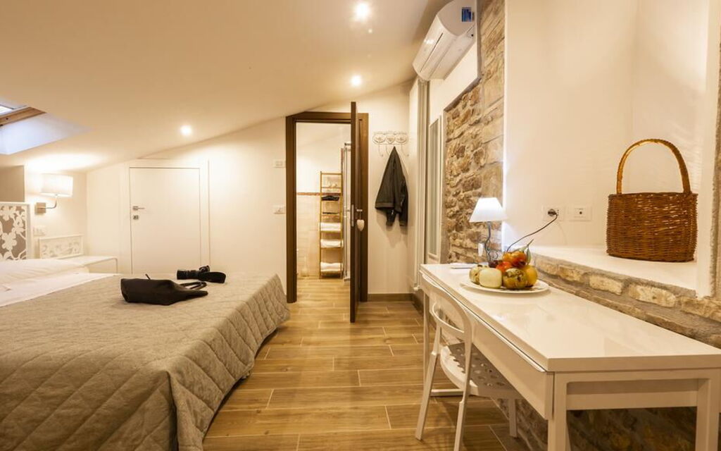 Appartamento la Fontana, Assisi: Autumn, Bedroom, Spring, Summer