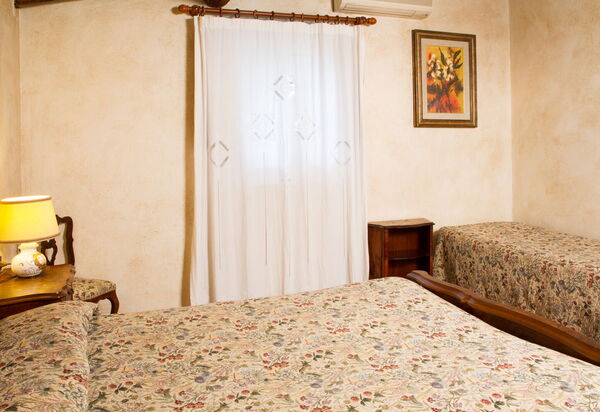 Relais de Ricci: Autumn, Bedroom, Spring, Summer