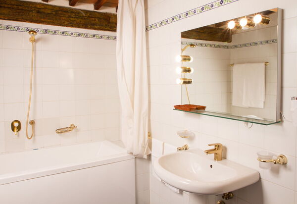 Relais de Ricci: Autumn, Bathroom, Spring, Summer