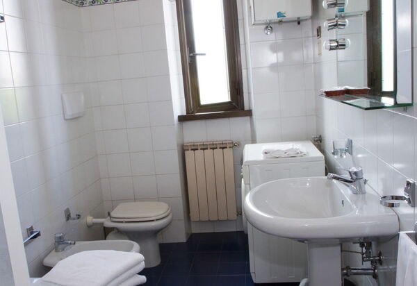 Relais de Ricci: Autumn, Bathroom, Spring, Summer